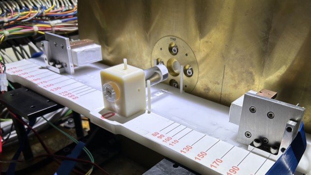 Experimental set-up for proton FLASH dosimetry Experimental set-up for proton FLASH dosimetry
